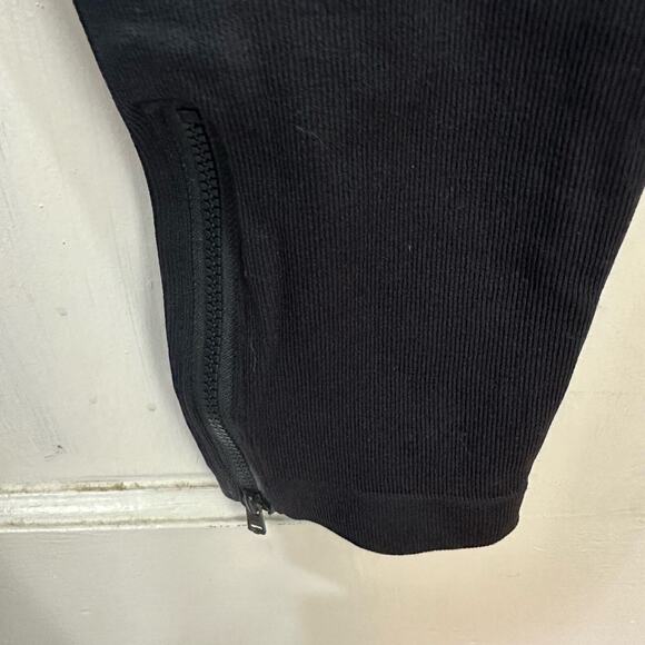 Spanx Black Leggings Zipper Ankles Womens Size M Solid Black Slimming Athletic - Picture 6 of 8